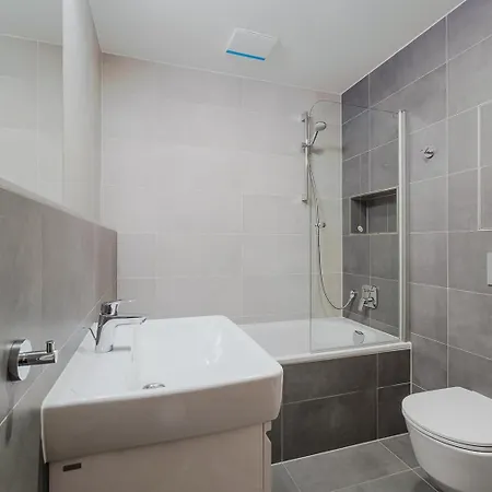 아파트 Blueground 7 Furnished Close To Offices Prg-27 프라하