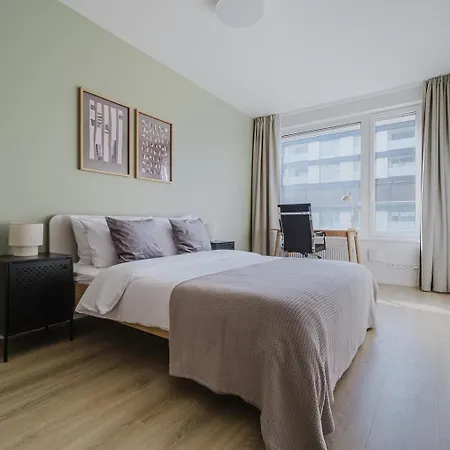 Blueground 7 Furnished Close To Offices Prg-27 아파트 프라하