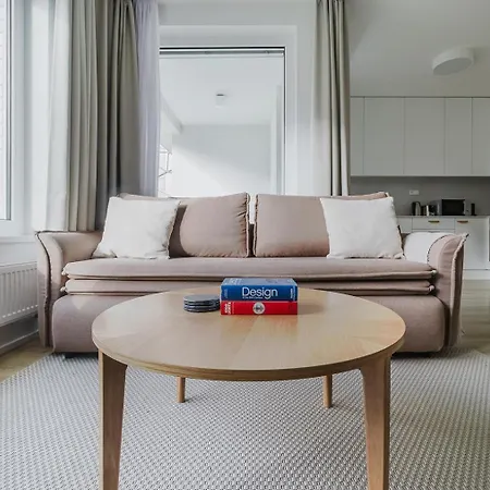 Blueground 7 Furnished Close To Offices Prg-27 아파트 *